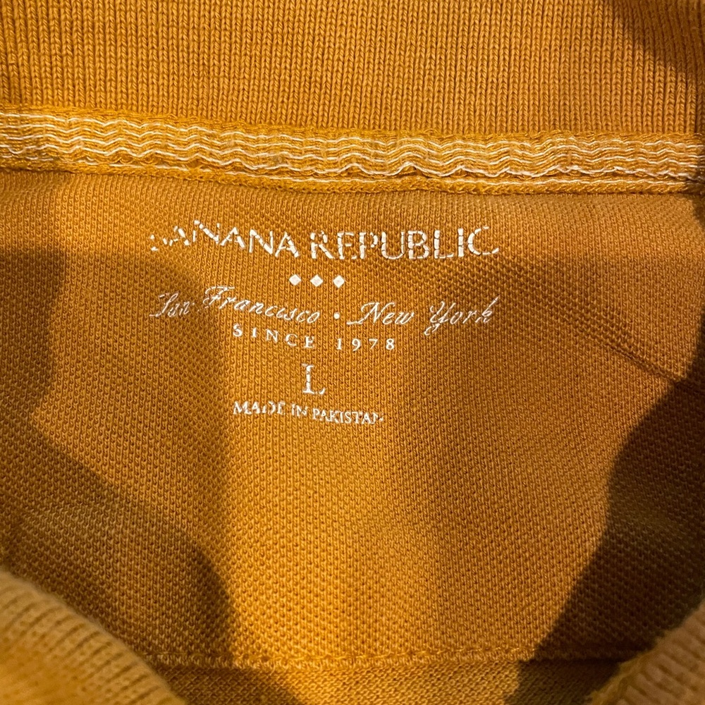 Banana Republic outlet  mens orange polo non smoking home excellent condition.